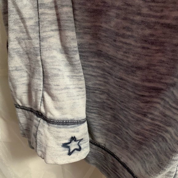 Off the shoulder pullover - Picture 3 of 4